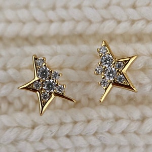 Asymmetrical stud earrings in sterling silver (s925) with gold-plated zircon - star stud earrings - asymmetrical earrings