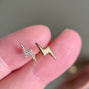 Solid s925 gold lightning bolt earring - PRICE PER PIECE - minimalist - gold lightning bolt zircon earring