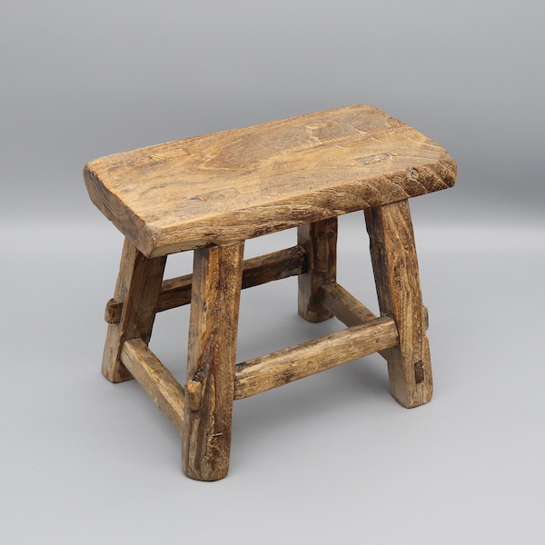 Petit tabouret chinois antique en bois massif très ancien en bois massif