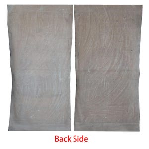 Pode incluir: Dois pain&eacute;is de tecido bege com uma superf&iacute;cie texturizada e pinceladas vis&iacute;veis. O texto "Back Side" &eacute; exibido em vermelho na parte inferior da imagem. Os pain&eacute;is s&atilde;o retangulares com uma forma ligeiramente curvada.