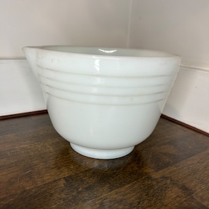 Vintage Milk Glass Bowl with pouring spout | No markings