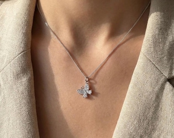 Srebrny naszyjnik z kryształowym motylem • Delikatny wisiorek ze stali nierdzewnej • Zawieszka z cyrkonii markiza i pave • Minimalistyczny prezent dla niej