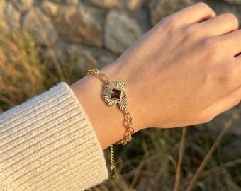 Gold Abstract Charm Bracelet • Vintage Style Statement Jewelry • Stainless Steel Textured Chain • Brown Stone Center • Gift for Her