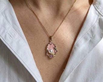 Gold Floral Pendant Necklace with Pink Enamel and Pearl Accent – Vintage Style