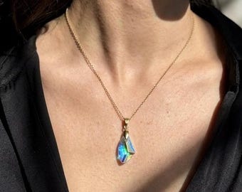 Collier en acier doré avec pendentif en cristal bicolore