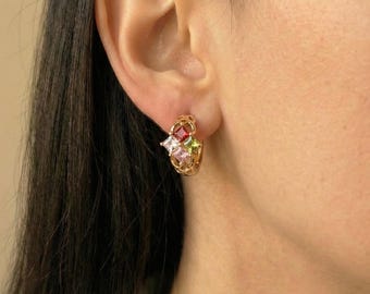 Créoles Huggie dorées à cristaux multicolores | Gemmes carrées arc-en-ciel en acier inoxydable | Bijoux imperméables minimalistes | Cadeau pour elle