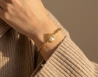 Bracelet or soleillé • Charme céleste au centre de perles • Chaîne à maillons mixtes • Bijoux imperméables en acier inoxydable • Bijoux pour elle