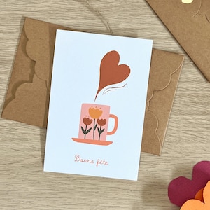 Carte Bonne Fête Maman Imprimée – Illustration Tasse Fleurie – Carte tendre et élégante en papier