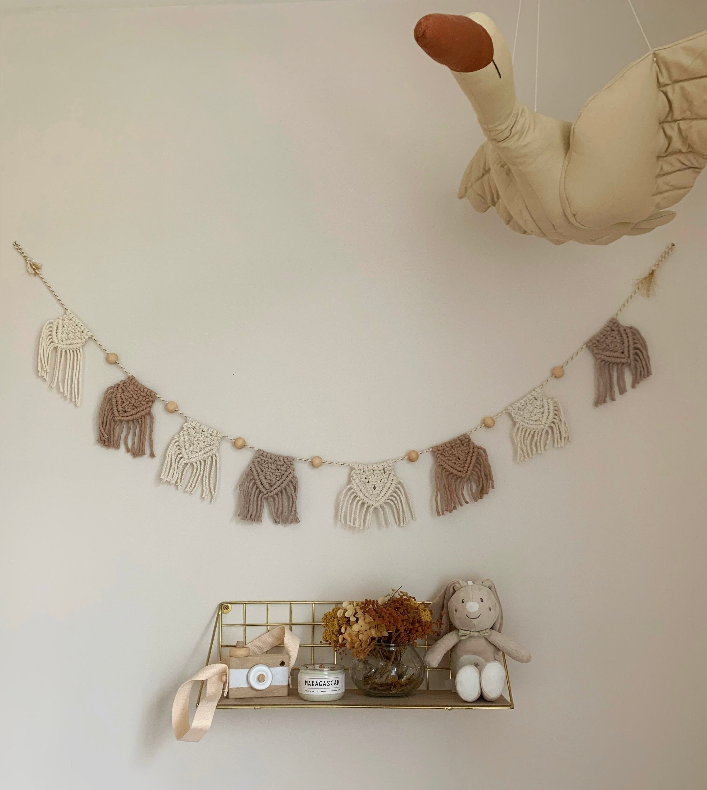 Guirlande Fanion en Macramé et Perles Bois - Drapeau de Décoration Bohème Chambre d'enfant