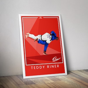 Peut inclure: Une affiche rouge et blanche avec une illustration de dessin animé d'un athlète de judo en uniforme bleu et blanc effectuant un lancer. L'affiche porte le texte "Teddy Riner" et une signature en bas.