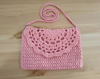 Sac à bandoulière au crochet fait à la main, rose