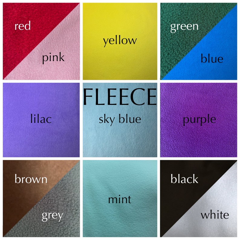 Op de afbeelding: Een kleurenkaart met stofstalen van fleece in verschillende kleuren, waaronder rood, roze, geel, groen, blauw, lila, bruin, hemelsblauw, paars, zwart, mint, grijs en wit. Het woord "FLEECE" is in zwarte letters in het midden van de kaart gedrukt.