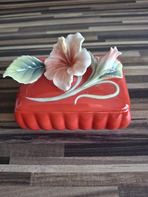 FRANZ 'Island Beauty' Porcelain Box