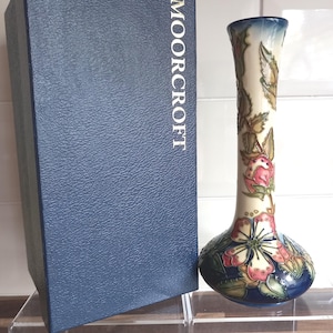 Moorcroft SWEET BRIAR-vaas van Rachel Bishop