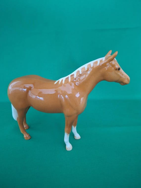 BESWICK Palomino Thoroughbred Stallion - Gloss - Number: 1992