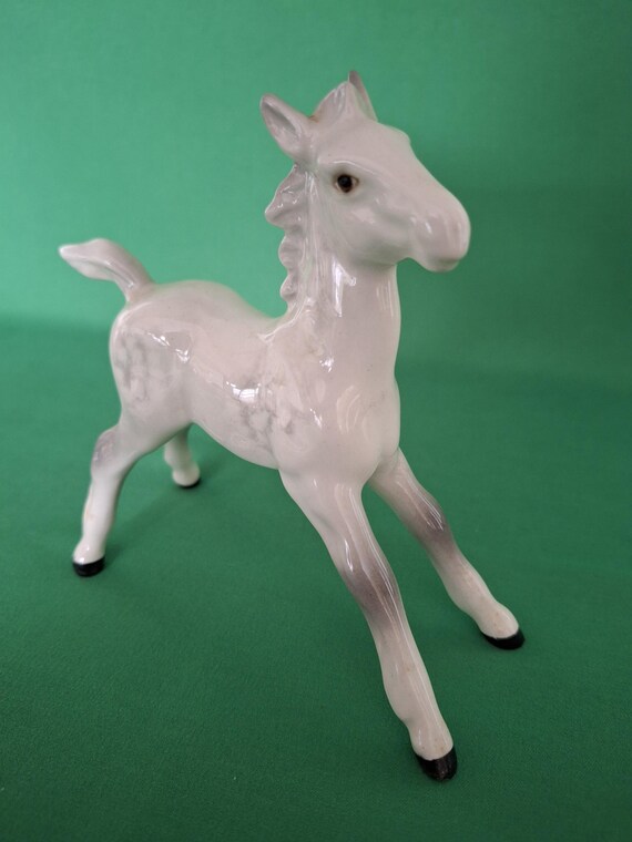 BESWICK Gloss Dapple Grey Foal