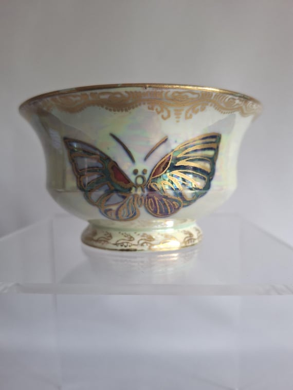 Antique Wedgewood Fairyland Cream Lustre Bowl - Circa 1920