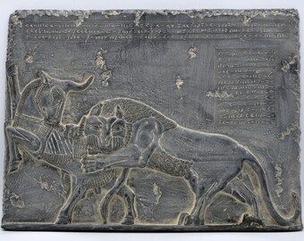 Relief – Lion fighting with bull / Relief – Kampfszene Löwe mit Stier