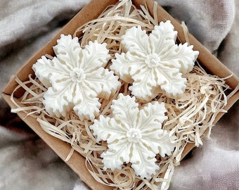 Scented Snowflake candles,Christmas candle set,Christmas gift for her,festive candle set,Christmas home decor,Winter candle gift,vegan gift