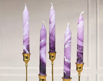 Fioletowe świece obiadowe Marble Purple, fioletowe świece stożkowe, świeczniki, fioletowy wystrój domu, prezent na parapetówkę, prezent w postaci świecy, świece ślubne, zestaw świec