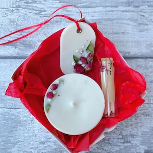 Hamper box for her, birthday gift box for her, mothers day gift box, unique gift for her, rose petal candle, candle gift box, gift for mum,