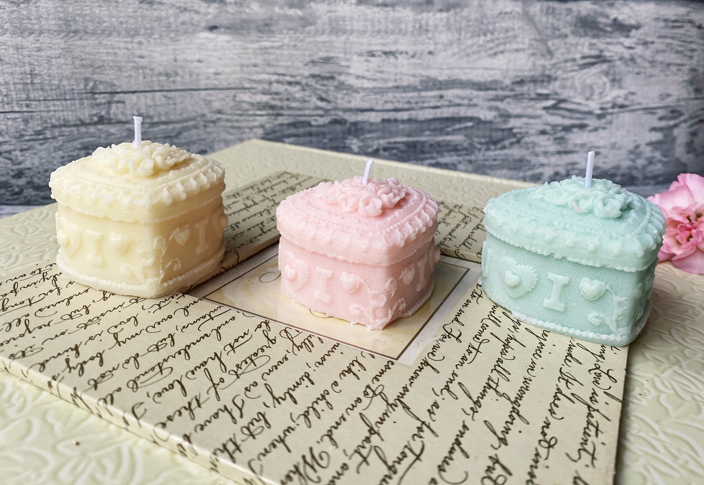 Set Di 10 Candele A Forma Di Cuore | Profumo Di Vaniglia | In Scatola Di Metallo | Decorazione E Regalo Per San Valentino