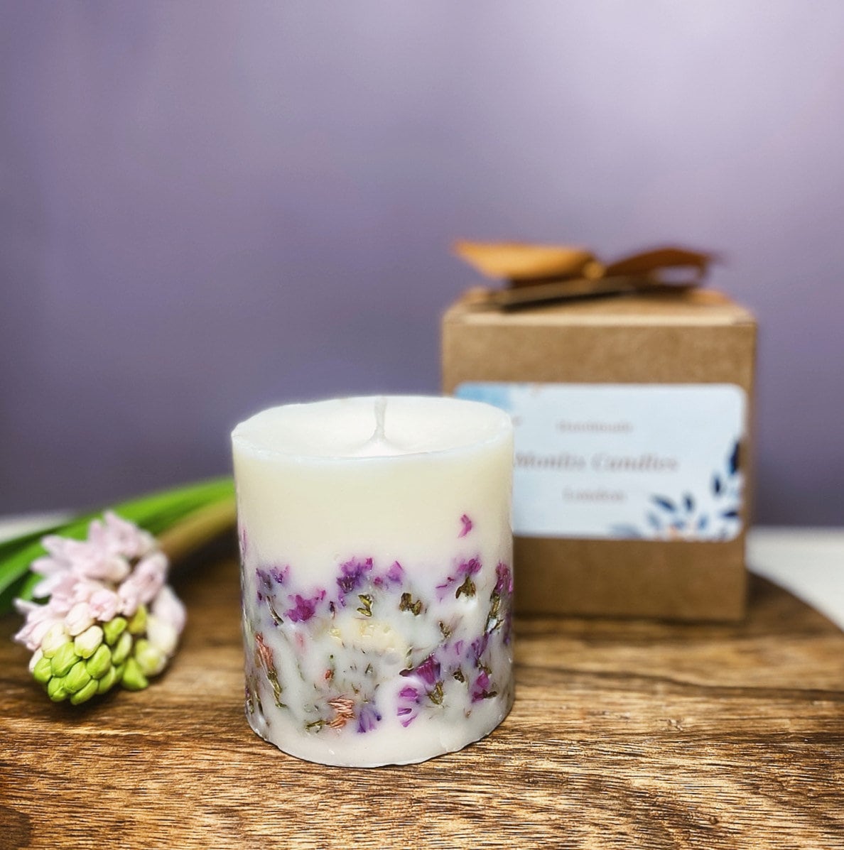 French Connection Candela profumata a colonna botanica con fiori di ciliegio e rosa, candele per aromaterapia, regalo per donne e uomini, durata di combustione, 1,5 kg/91 ore, grande candela a 3
