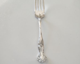 Tenedor de servir Rogers con diseño de uvas, estilo vintage de 1847.