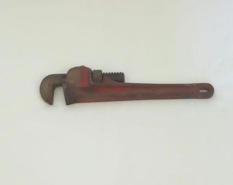 Llave de tubo vintage de 10", buen estado de funcionamiento.