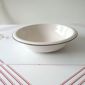 Vintage White w Black Enamel Basin, Wash Basin, Dish Pan
