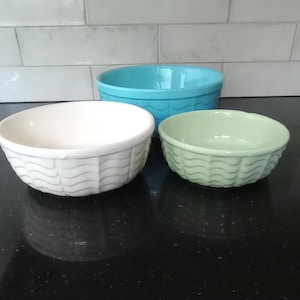 Vintage RRP Nesting Schalen: Roseville Ohio Keramik, Wellenmuster