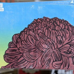 Stampa linoleum crisantemo arcobaleno - Arte da parete crisantemo rosso, grande arte da parete, arte floreale, arte floreale - regalo di anniversario di carta