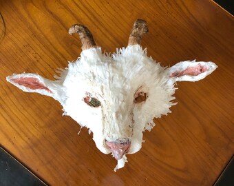 Masque original de biquette (la chèvre de Mr Seguin ?) en papier de soie