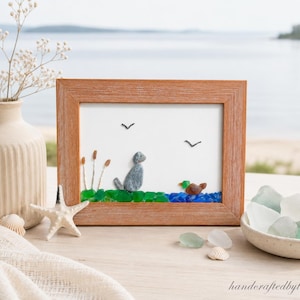 Kieselstein-Hund und Seeglas-Enten-See-Kunst, gerahmte Naturszene