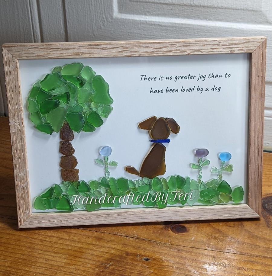 シーグラスの犬と木と花、犬の愛、シーグラスアート、カスタマイズ可能