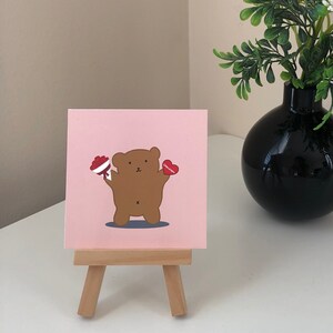 Série Beary Good/ Ours avec des cadeaux/ Impression d'ours mignon/ Saint-Valentin/ Anniversaire/ Célébration/Ours/Kawaii/Impression/Carte postale