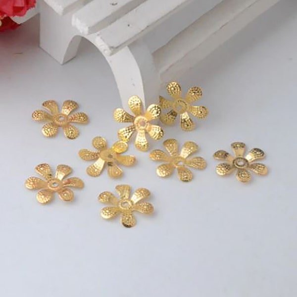 Set of 5 small golden metal flowers