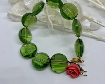 Green faceted beaded bracelet