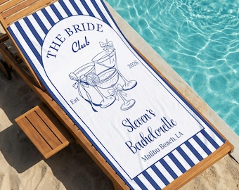 Serviette de plage The Bride Club, serviettes de piscine avec nom personnalisé, serviette de plage personnalisée à rayures, cadeau de plage de demoiselle d'honneur, cadeaux d'enterrement de vie de jeune fille ou de garçon