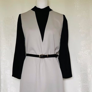 Vintage 1970's Gallant California Women's Size S/M Retro Mod Star Trek Cosplay Stretchy Polyester Knit Gray & Black Dress with 3/4 Sleeve