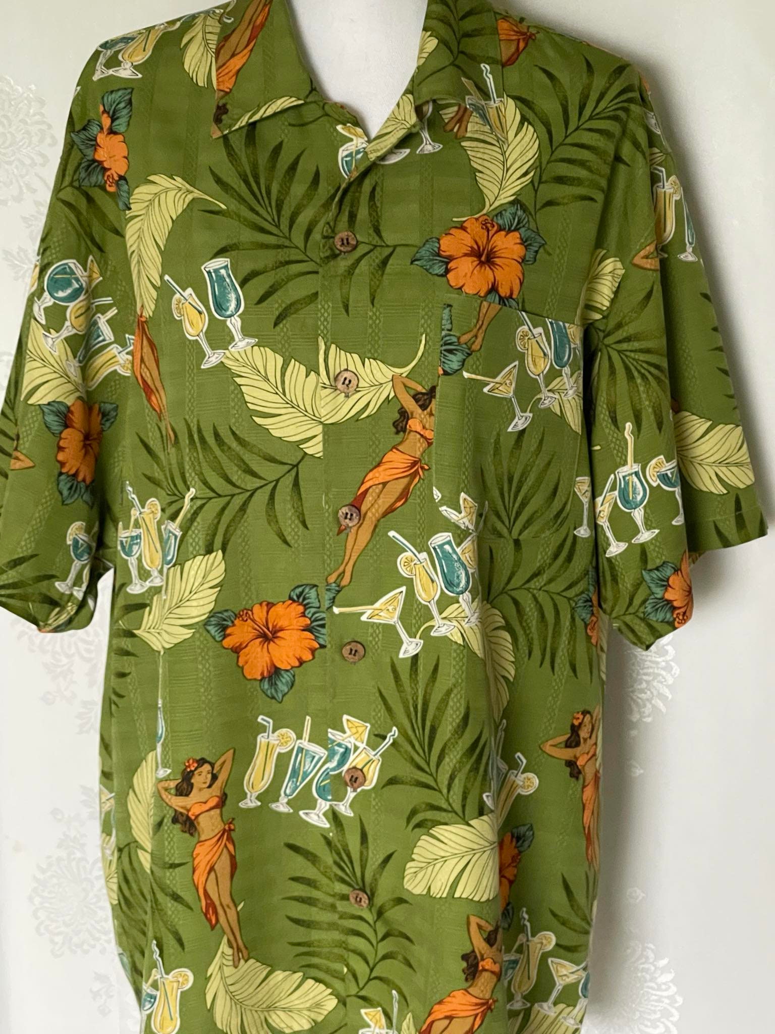 Tommy Bahama Vintage Silk Hawaiian Shirt 
