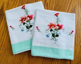 Set of 2 Vintage Floral Embroidered White & Green Standard Decorative Home Decor Country Farmhouse 18" X 28.5" Cotton Pillow Case Covers