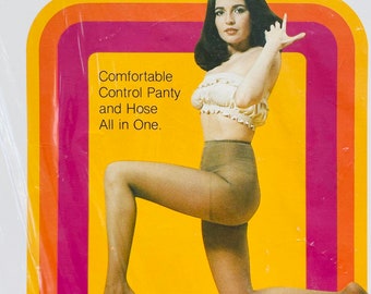 Vintage 1970's d'Lene Control Top Beige Medium 5'3"-5'6" (110lbs-130lbs) NOS Novelty Retro Mod Panty Hose Hosiery Nylons