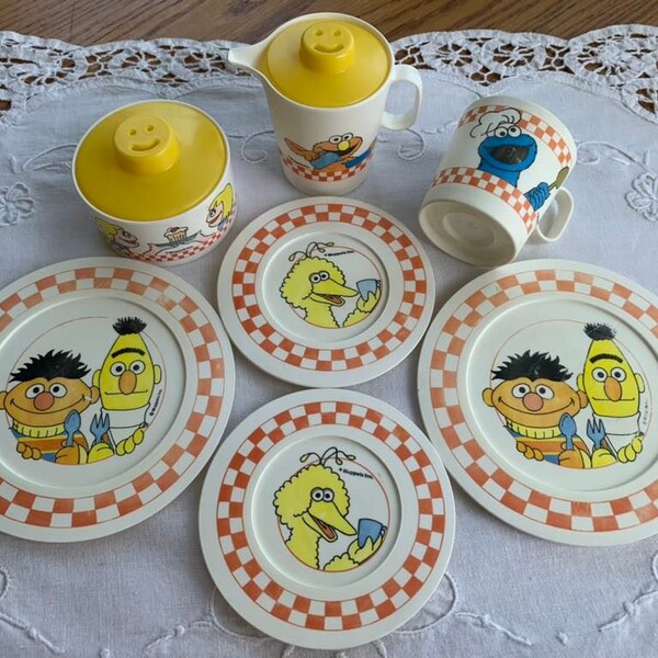 Juego de 7 Vintage Chilton Globe Sesame Street Muppets Big Bird Cookie Monster Bert & Ernie Elmo Juego de té en miniatura Platos Tazas Azúcar y crema
