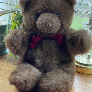 Vintage 1983 GUND Collector&#39;s Classics Limited Edition Chocolate Brown Very Soft Stuffed Plush 14&quot; Animal Bear Toy