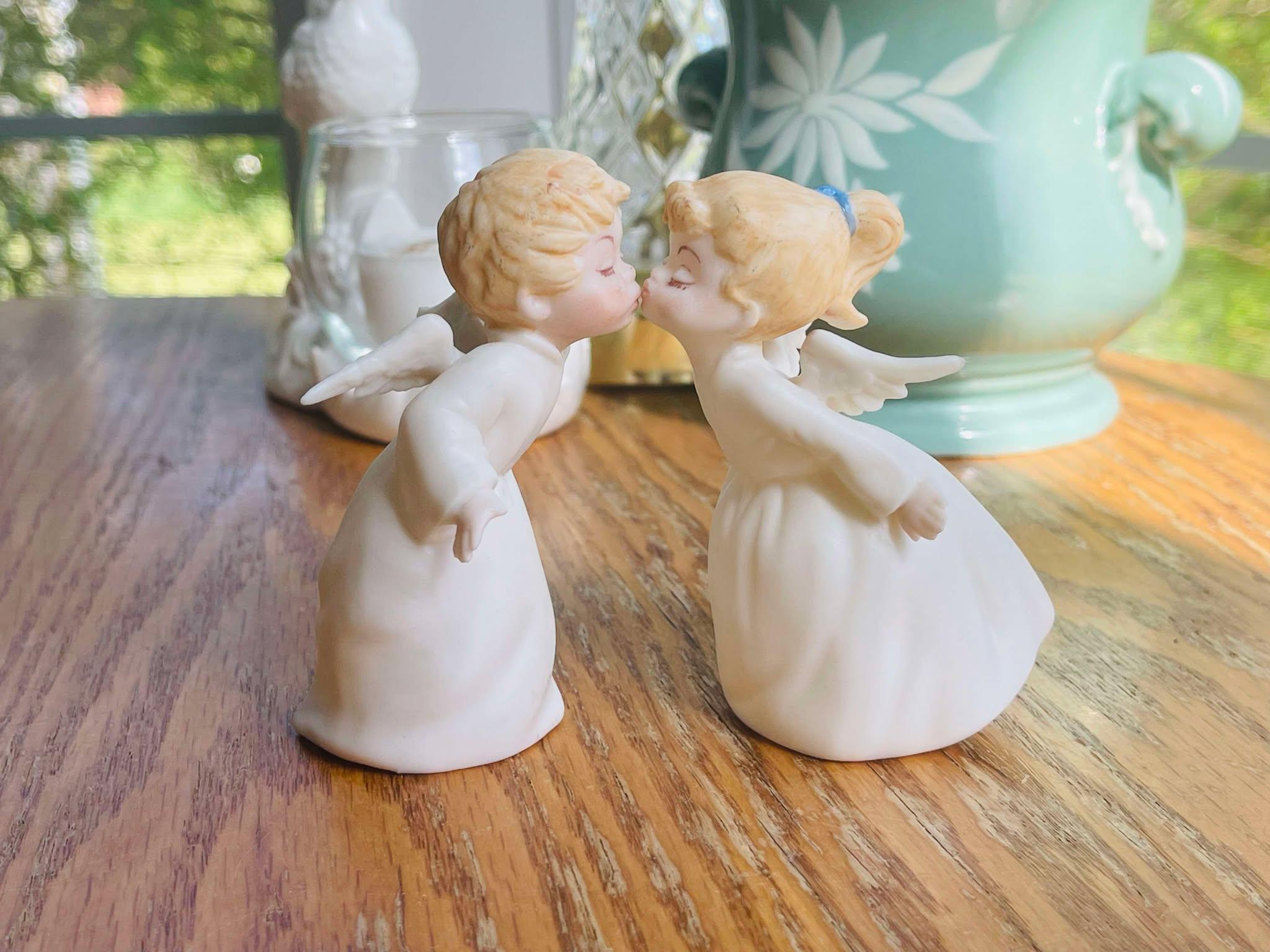 affection-angelさま Vintage Pair of Kissing by LU Tacoma Washington Angels Love
