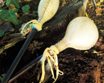 Rassel Leder,schamanische Rassel, Medizinrassel, Rassel aus Kuhhaut, Rassel Leder, Maracas Rindsleder, Rassel Schamane