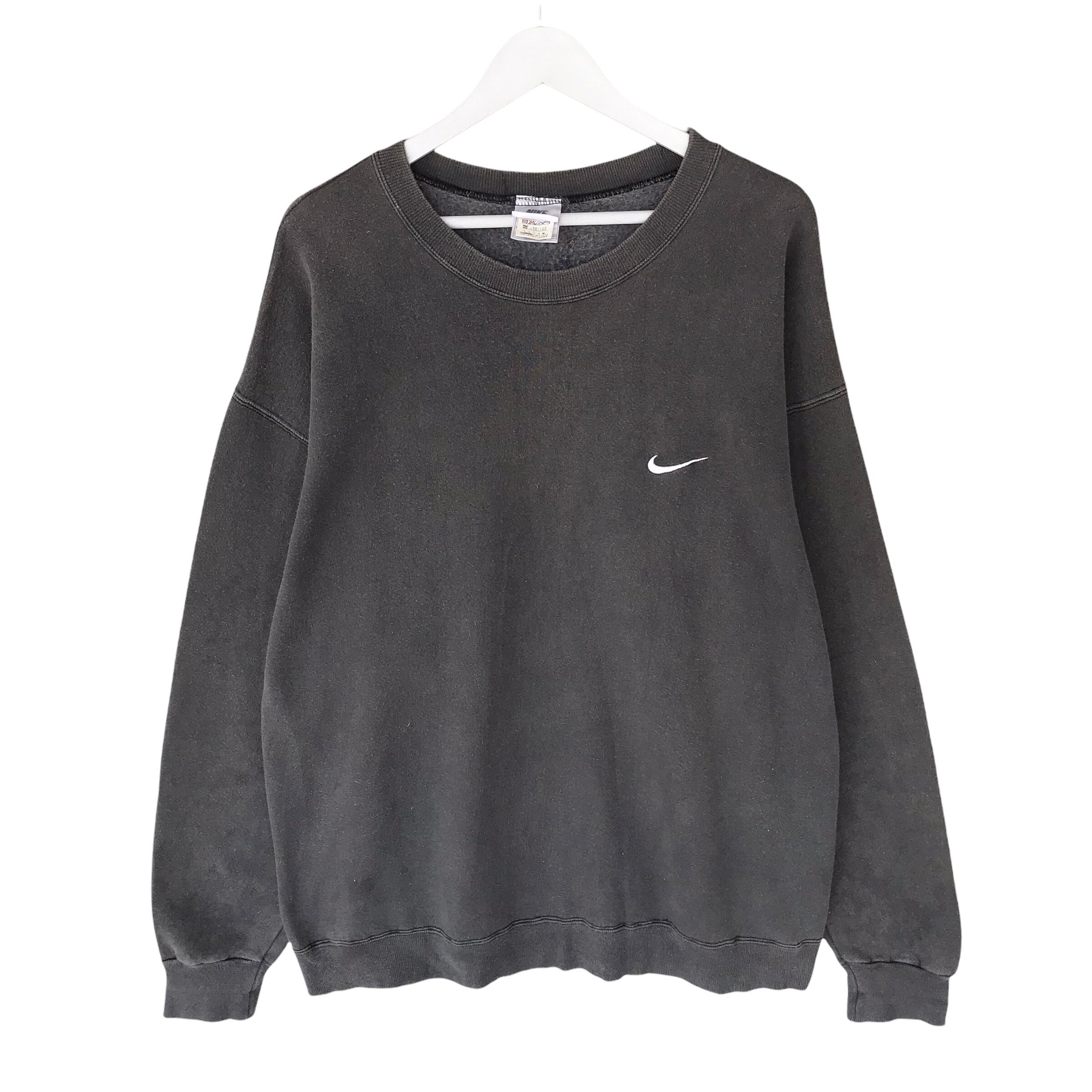 Vintage black nike sweatshirt sale