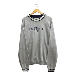 Vintage 90&#39;s Alaska Grey Sweatshirt LARGE Alaska Crewneck Streetwear Alaska Sweater Pullover Jumper Alaska Spell Out Embroidered Logo Jumper