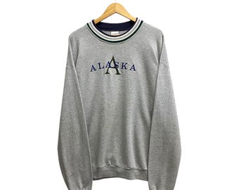 vintage des années 90 Alaska gris sweat LARGE Alaska ras du cou Streetwear Alaska pull pull pull Alaska Spell Out logo brodé cavalier